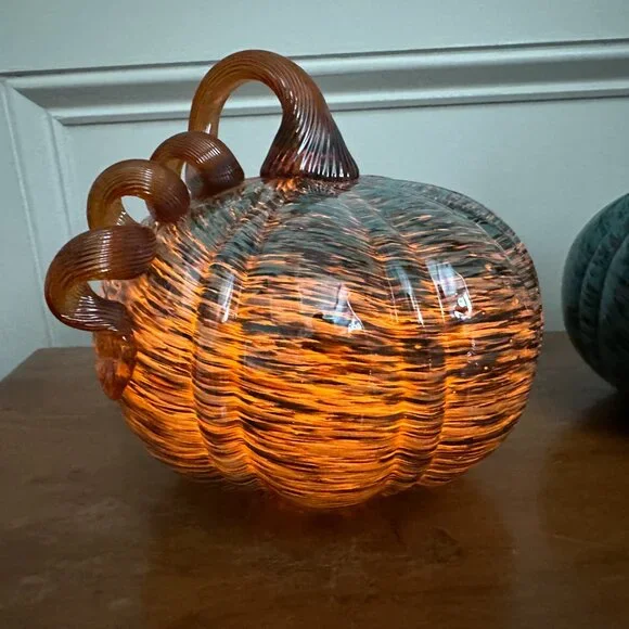 Pier 1 Illuminated Art Glass 7" Halloween Pumpkin Blue Black Swirl Curly Stem - Picture 9 of 9